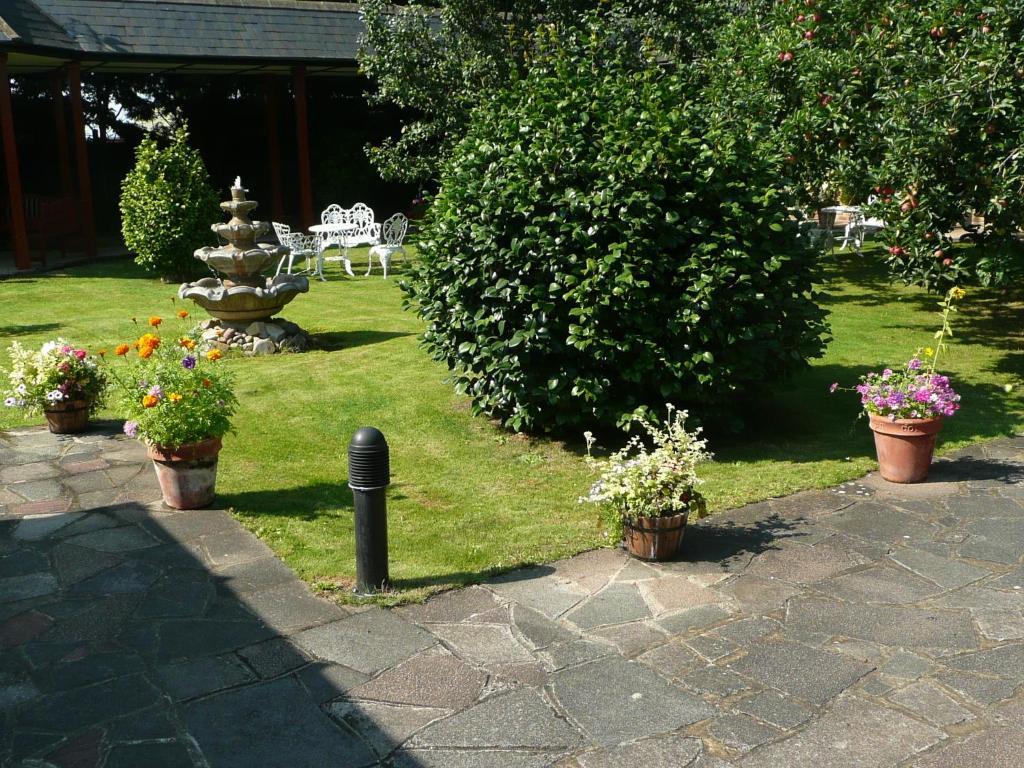 Cottage Guest House Хитроу Экстерьер фото