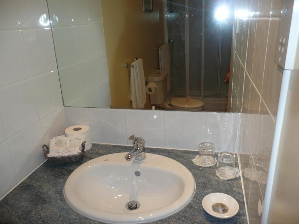 Cottage Guest House Хитроу Экстерьер фото
