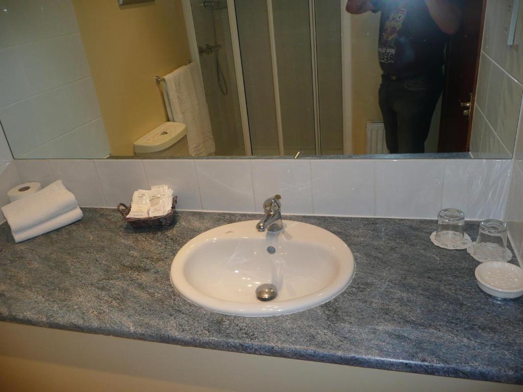 Cottage Guest House Хитроу Экстерьер фото